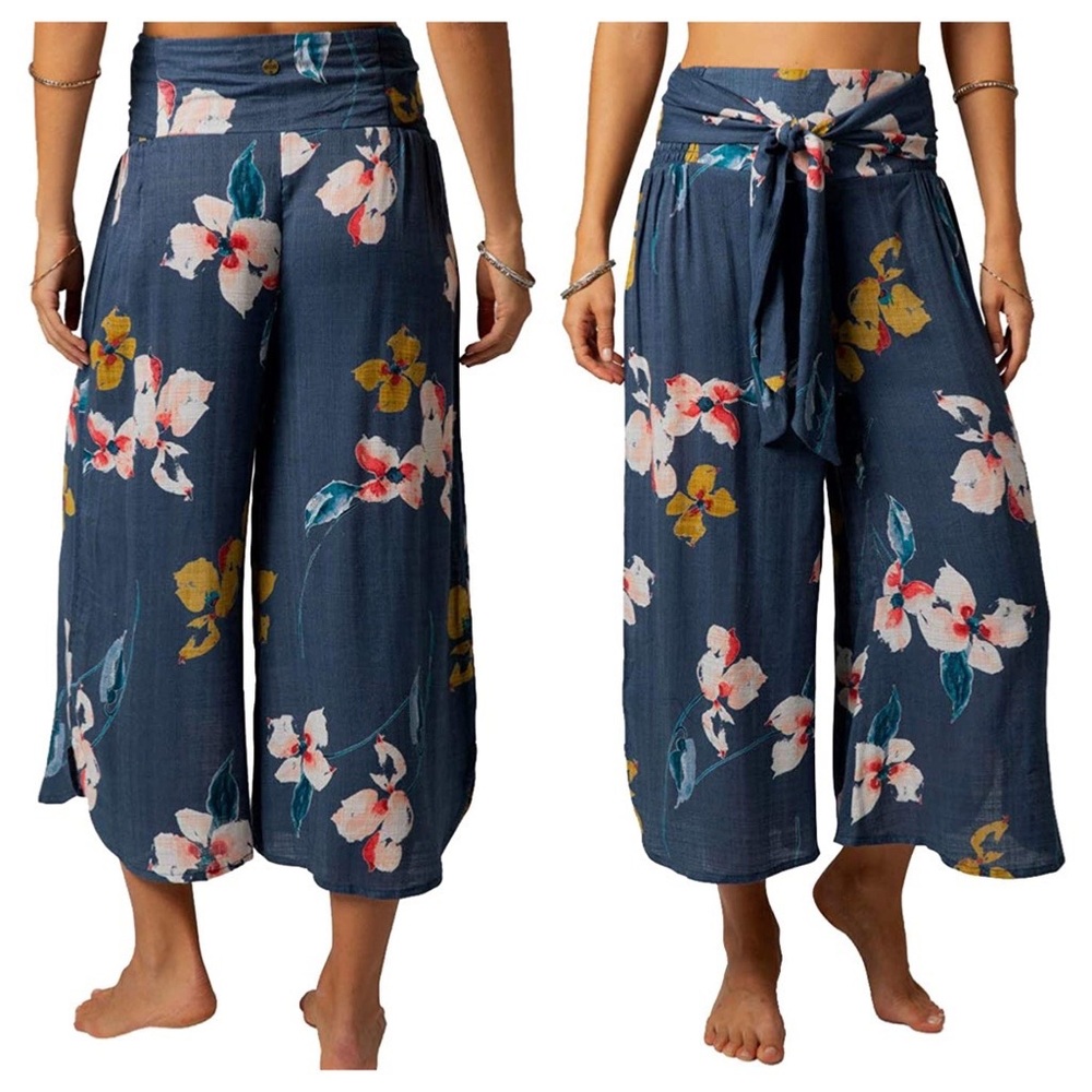 Rip Curl Blue Floral Crop Pants